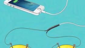 Как передать заряд с iPhone на iPhone в Pull and Bear